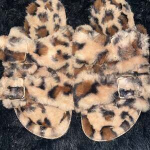 Leopard Print Faux Fur Slide Sandals with Buckles - Women's Size 8